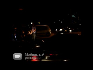 Лобовое дтп на нагатинском метромосту 1 погиб, 1 пострадал (14 07 2012)
