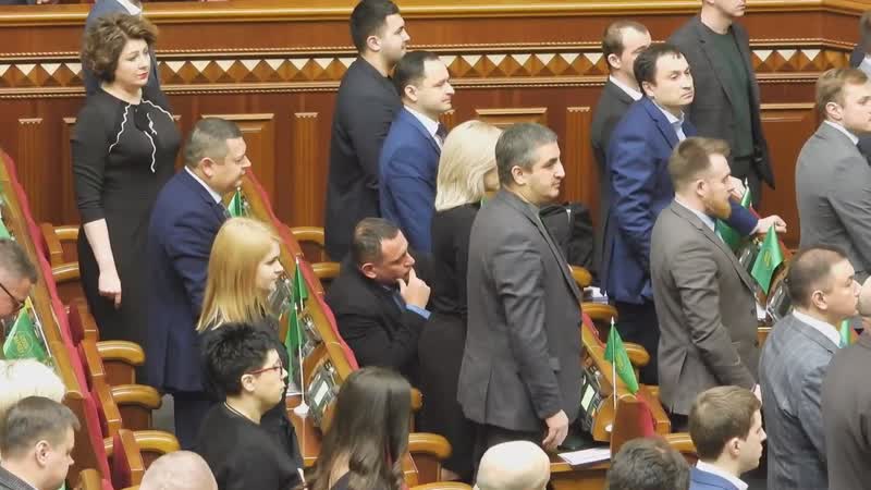 "слуга народу" максим бужанський демонстративно відмовився вшановувати хвилиною мовчання пам’ять загиблих українців