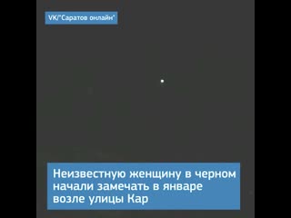 Поет молитву