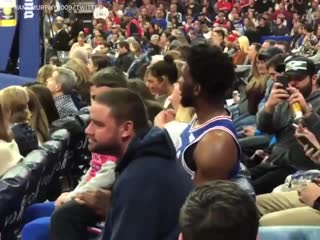 Joel embiid just hanging out in the stands