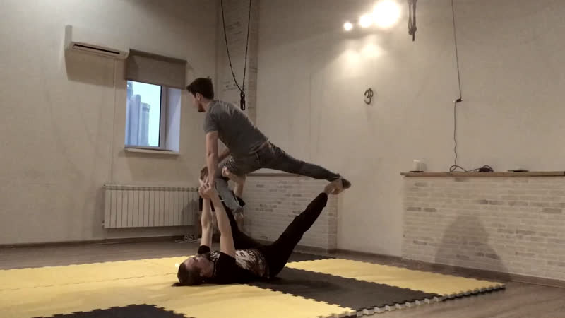 Flying porn video – Another training machine from flying machines /акройога