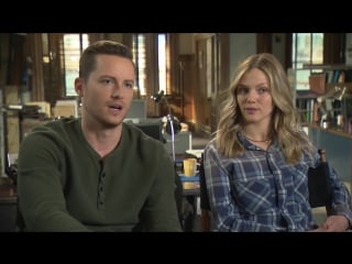 Chicago p d (2018) jesse lee soffer tracey spiridakos behind the scenes interview