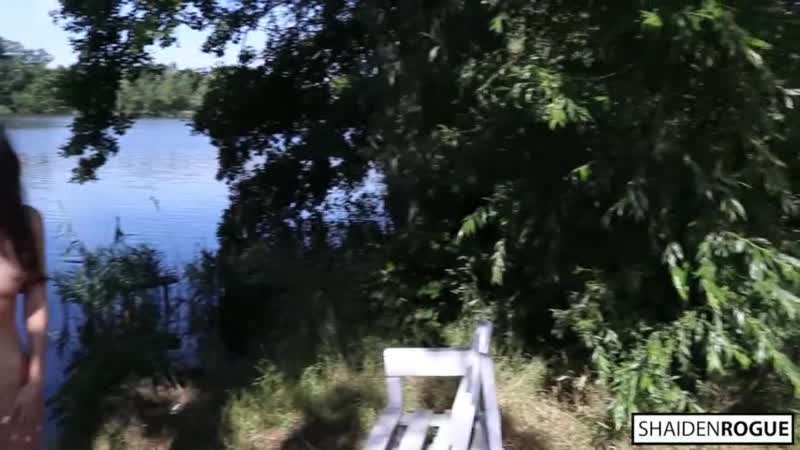 Нервный первый раз, рискуя трахаются на