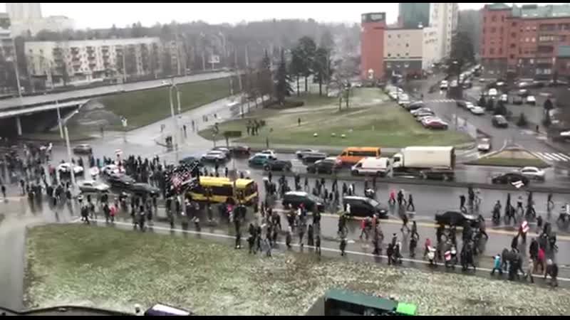 У менскім уруччы ідзе шматтысячная калона