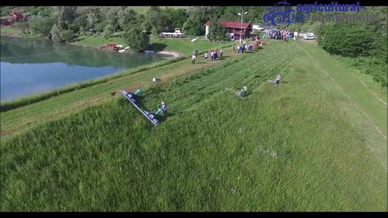 Гигантская газонокосилка поможет избавится от высокой травы