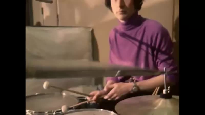 Pink floyd recording interestellar overdrive and nick's boogie (londres, 1967)