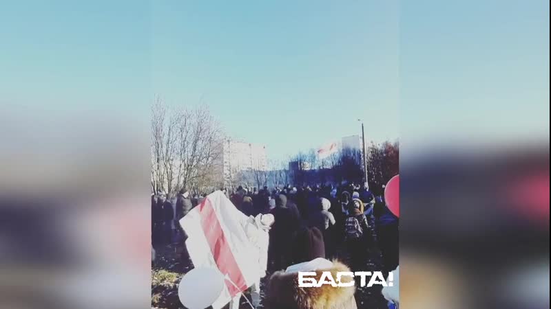 Как выглядит одна из колонн протестующих в минске изнутри