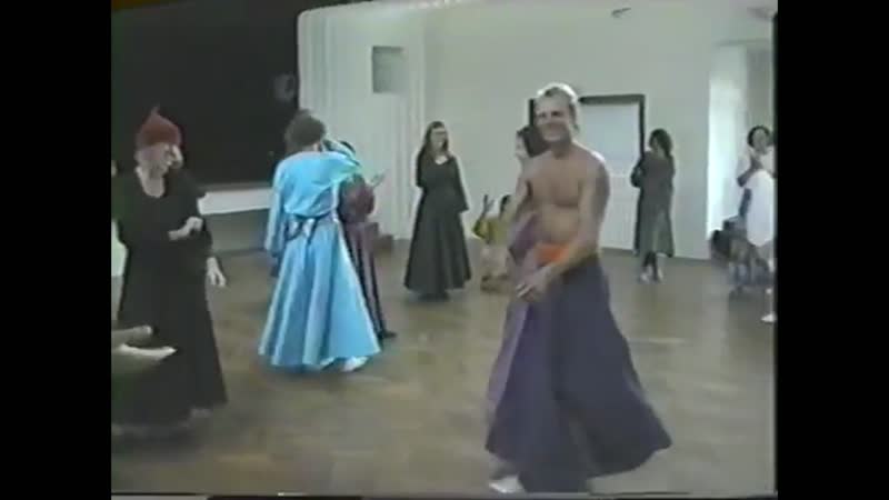 Свами даши танцует чардаш)