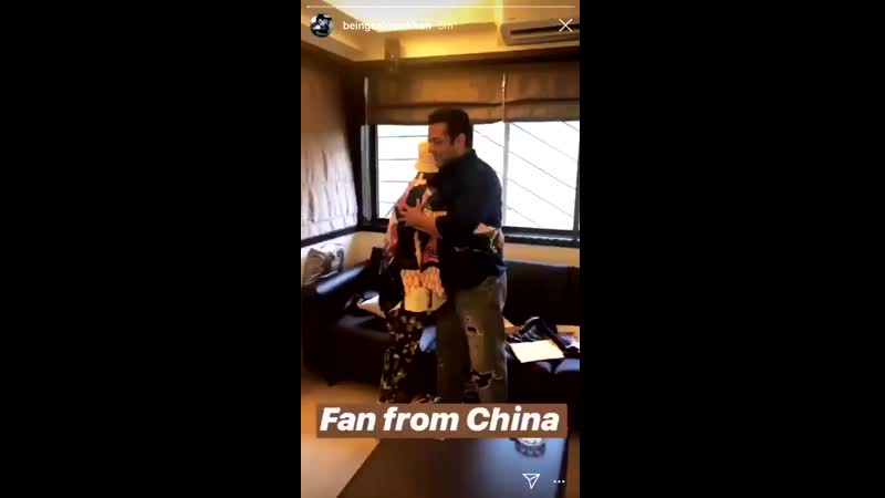 Cute ️️ fan from china with salmankhan ️ bharat mp4
