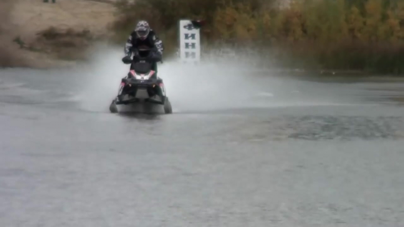 Снегоходы по воде в новом уренгое