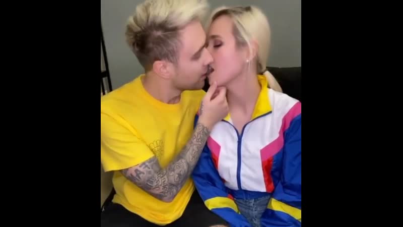 Егор крид и клава кока целуются