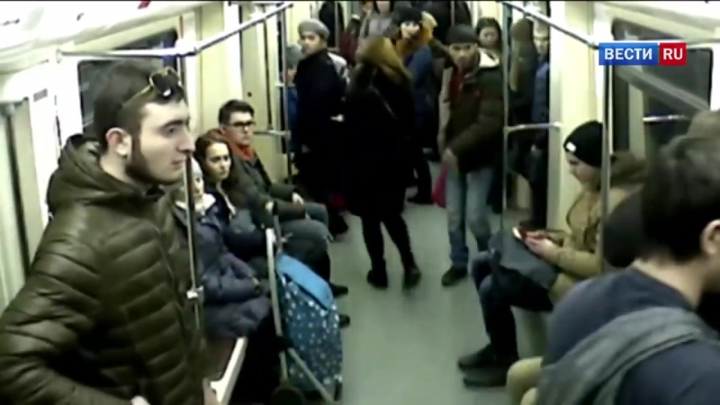 Слабоумие и отвага дерзко "отжать" мобильник в вагоне и выгнать жертву на платформу