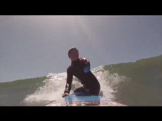 Christoffer lindhe surfing with cameron clapp 20140417 (1) крис линде и камерон клапп на двоих мальчиков всего две руки и ни од