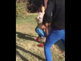 Девушка попыталась помочь парню, но сама получила больше чем он