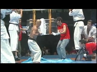 【新極真会】66歳空手家のド肝を抜く肉体と破壊力！ 66 years old karate demonstration shinkyokushinkai karate