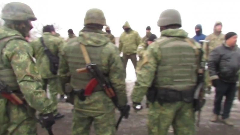 Мусора, погрожуючи ак, б'ють учасників ато блокада ордло