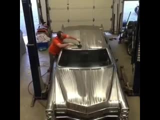 Снимает краску пневмой