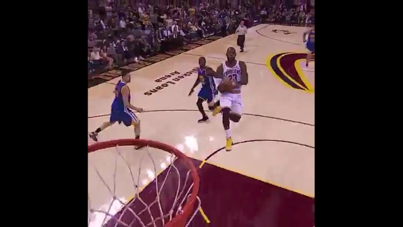 1xстаа шикарный данк леброна от щита