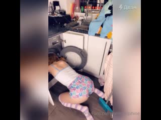 Belle delphine stuck in wash machine sex бель дельфин застряла в стиральной машине секс порно sex porno 18+ слив онли фанс