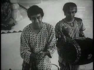 Гупи поет, багха танцует (1968)