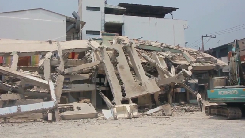 Улицу walking street в паттайе сносят экскаваторами