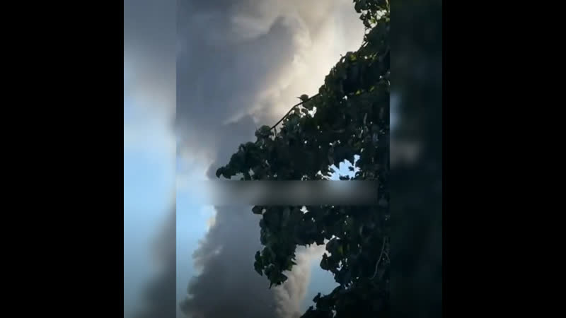 У фрицев пожар в дуйсбурге горит свалка задействованы 250 огнеборцев!