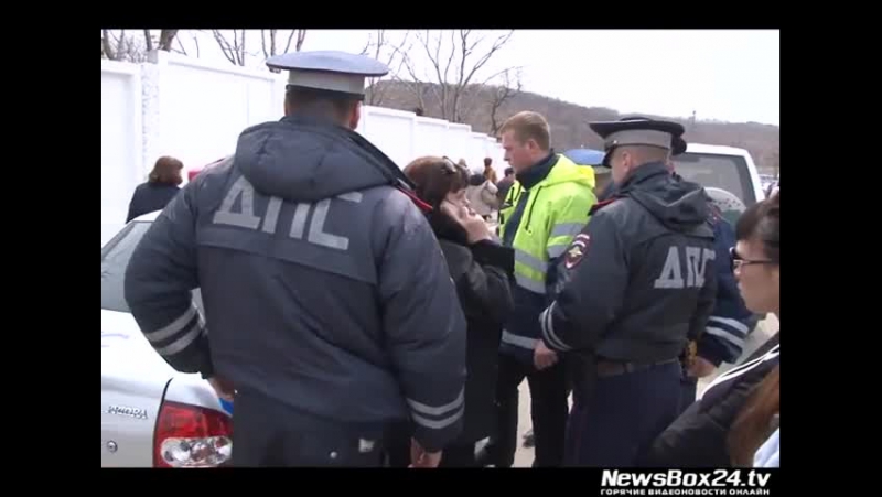 В районе морского кладбища автомобилистка отдавила ногу автоинспектору