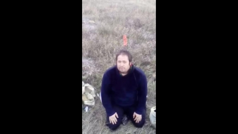 Воткнул нож в голову