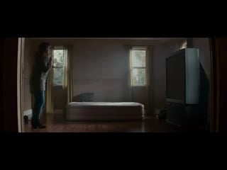 Anne hathaway es gloria, una chica aparentemente normal, en la nueva película de nacho vigalondo colossal @sheiscolossal @vig