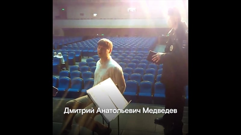 В чебоксарах полиция увела скрипача с репетиции за участие в митинге