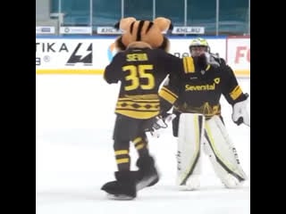 Юлиус гудачек танцует под «калинку» 🕺🏻