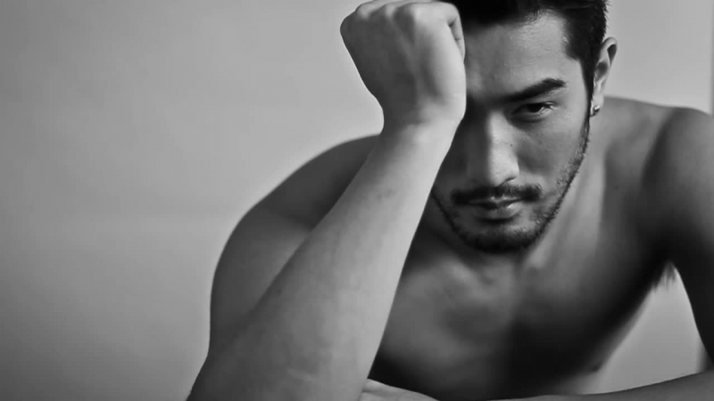 Behind the scenes godfrey gao for bazaar men thailand ss15