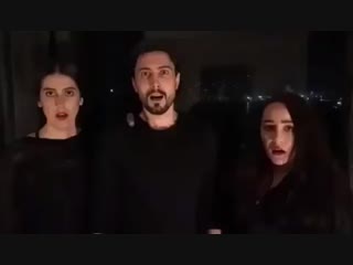 Эмре (идрис) за кадром, поёт))