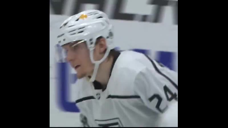 Pucken ska in! @liasanderssons första mål i @lakings tröjan!