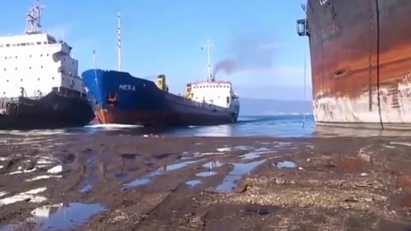 Эти огромные корабли не смогли вовремя остановиться впечатляющие кадры