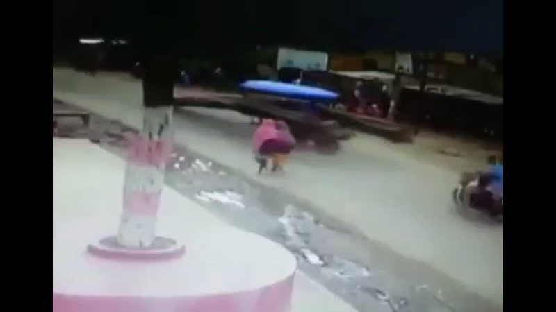 Насадил на прутья