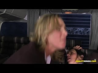 Похотливых стюардесс отымели во все дыры (720p)