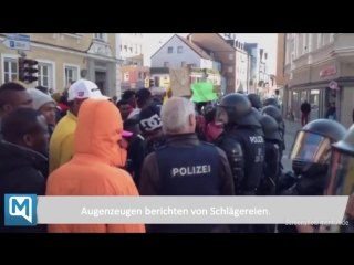 Grosseinsatz in fürstenfeldbruck asylbewerber demonstrieren vor rathaus – ein verletzter polizist mp4