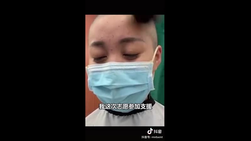 Медсестры добровольно постриглись наголо перед командироой в ухань