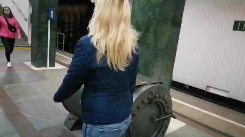 Чуть не отжал сумку