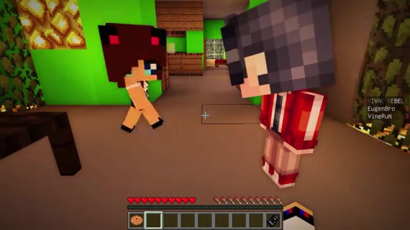 Японский парень подсел к спящей красавице