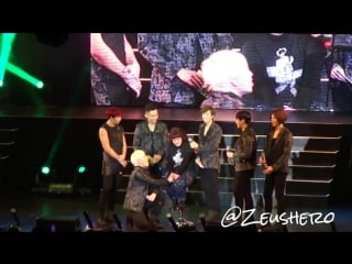 Lindsay superfan mystery lady u kiss us tour ny @ best buy theater nyc 140109