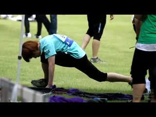 Onew, the yoga instructor stretching + warming up isc