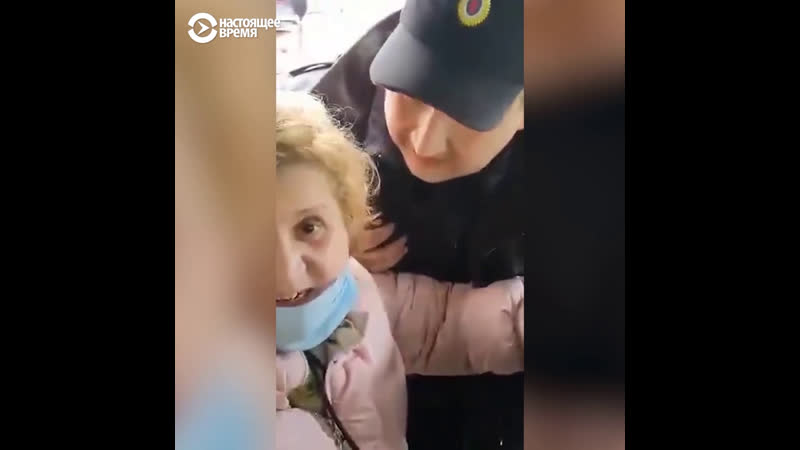 Полицейские задержали москвичку, хотя у нее был пропуск