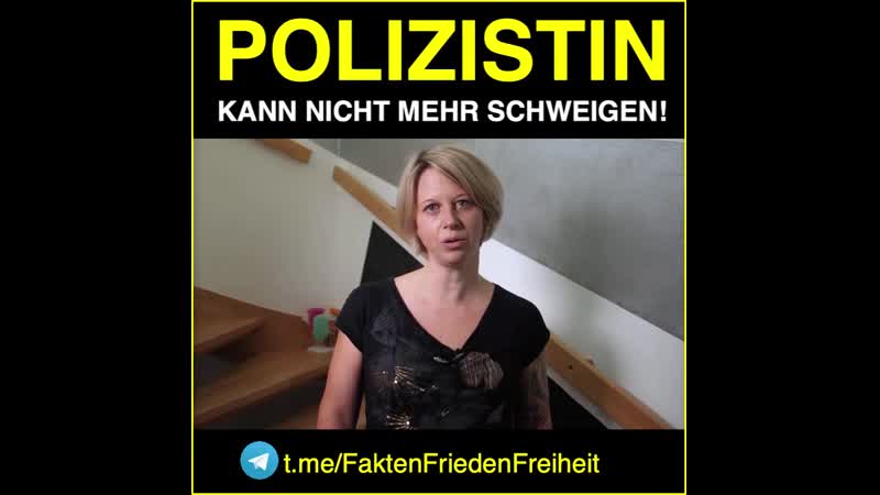 Polizistin steht auf
