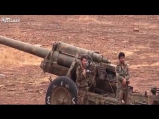 Сирийская армия наносит артудары по противнику возле города морек