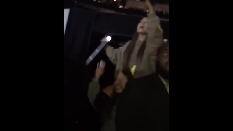 Ариана за кулисами концерта в атланте