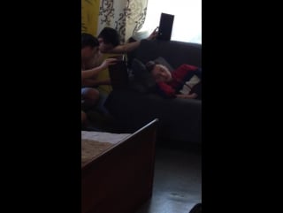 Алик любит музыку)