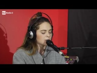 Francesca michielin con la social band comunicare (radio2 )