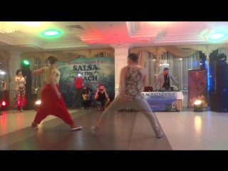 Raul y maria salsamayoa 2015 reggaeton clase